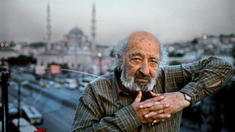 <p>Geçtiğimiz günlerde vefat eden Ara Güler'e ünlülerden veda mesajı geldi. İşte 90 yaşında vefat eden Güler ile anısı olan sanatçılar...</p>
