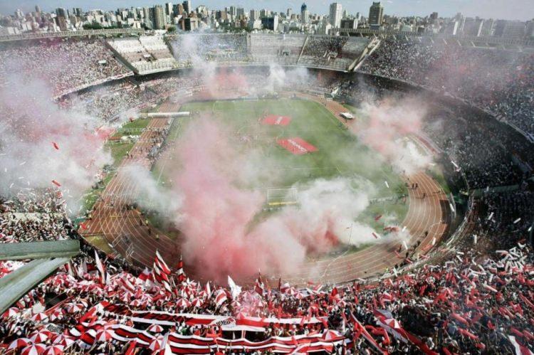 <p>16<br />
<br />
MONUMENTAL (RIVER PLATE)</p>