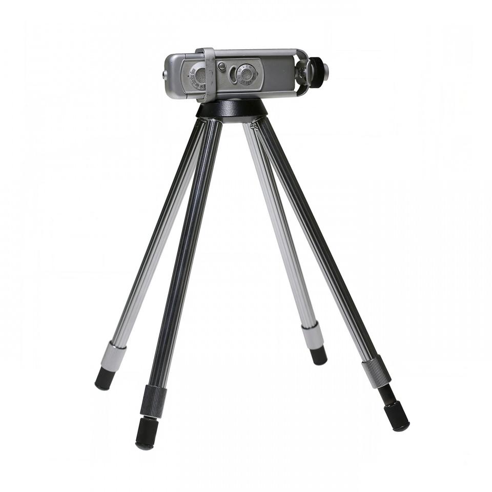 <p> Sanal müzede Minox Fotoğraf Makinesi de yer aldı. Ebatlarının küçük olması nedeniyle kolayca gizlenebilme ve dönemine göre yüksek kalitede fotoğraf çekebilme özelliğine sahip makine, soğuk savaş döneminde gizli servislerin espiyonaj faaliyetlerinde kullanıldı. Üretimine 1937'de başlanan cihaz, 1939 itibarıyla MİT'in kullandığı cihazlar arasında yer aldı.</p>