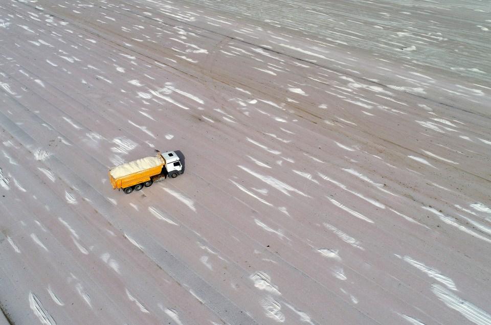 <p>Tuz Gölü'ndeki Koyuncu Tuz İşletmeleri Genel Müdürü Ömer Çetiner, AA muhabirine yaptığı açıklamada, gölden alınan yüksek saflık oranına sahip tuz hasadının devam ettiğini söyledi.</p>

<p> </p>
