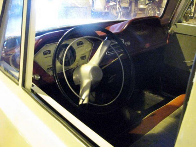 <p>İstanbul'dan gelen emekli öğretmen Güzin Kaynar ise Devrim otomobilini gördüğünde çok duygulandığını, büyük bir savaştan çıkan ülkenin neleri başarabildiğine tanık olduklarını söyledi.</p>
