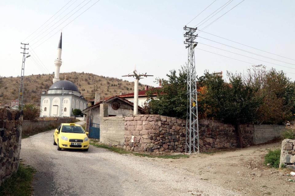 <p>Çankırı-Ilgaz yolu üzerinde bulunan Aktaş köyü, iki sakini tarafından yapılan uçak maketleri nedeniyle "uçaklı köy" diye anılıyor.</p>

<p> </p>
