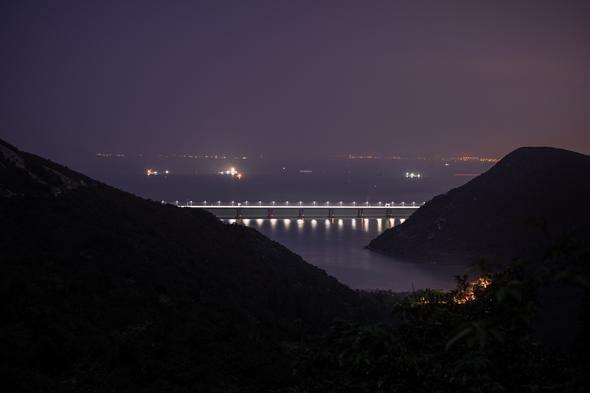 <p>Köprünün açılmasıyla 4 saatlik Hong Kong Zuhai rotası 45 dakikaya inecek.</p>
<p> </p>