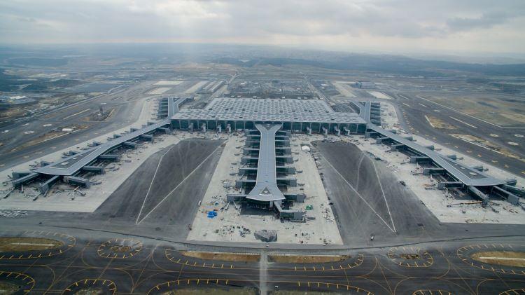 <p>İstanbul Yeni Havalimanı, büyüklüğünden altyapısına, güvenlik sistemlerinden mimarisine kadar pek çok alana ilkleriyle damga vuracak</p>
