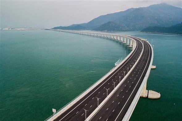 <p>3 köprü ve bir tünelden oluşan proje 20 milyar dolar yani yaklaşık 110 milyar liraya mâl oldu.</p>
<p> </p>