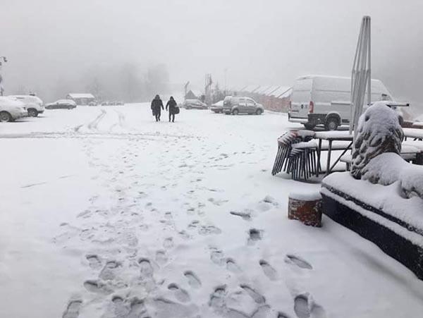 <p>Kastamonu ile Çankırı sınırında bulunan, kayak ve kış turizminin önemli merkezlerinden Ilgaz Dağı da kardan nasibini aldı.</p>
