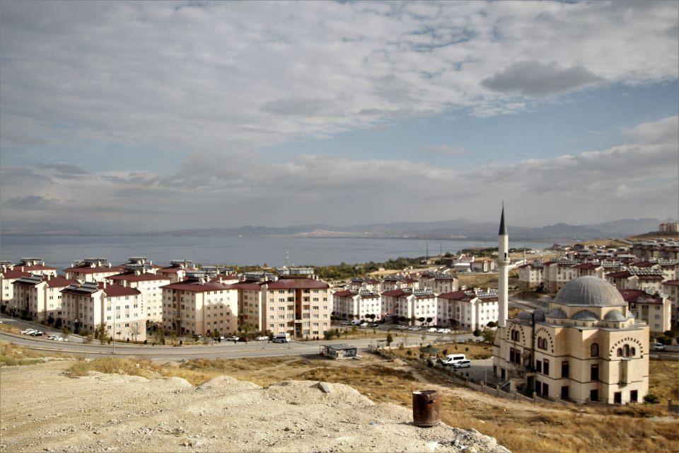 <p>Van, 23 Ekim 2011 tarihinde saat 13.41'de merkez üssü Tabanlı köyü olan 7,2 büyüklüğündeki 26 saniye süren depremle sarsıldı. </p>
<p> </p>