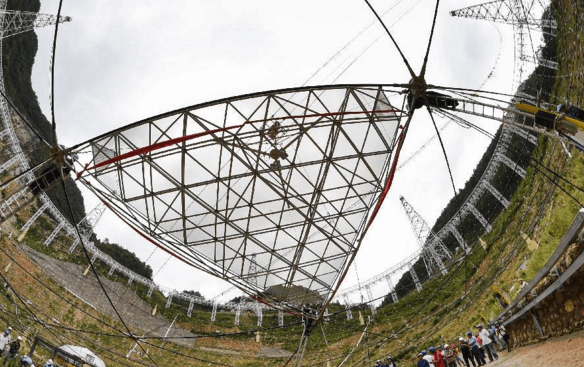 <p>Tienyen, Porto Riko'da bulunan 300 metre çapındaki Arecibo'yu geçerek dünyanın en büyük radyo teleskobu olurken, ölçüm hızının da Arecibo'dan 10 kata kadar daha hızlı olduğu vurgulandı.</p>