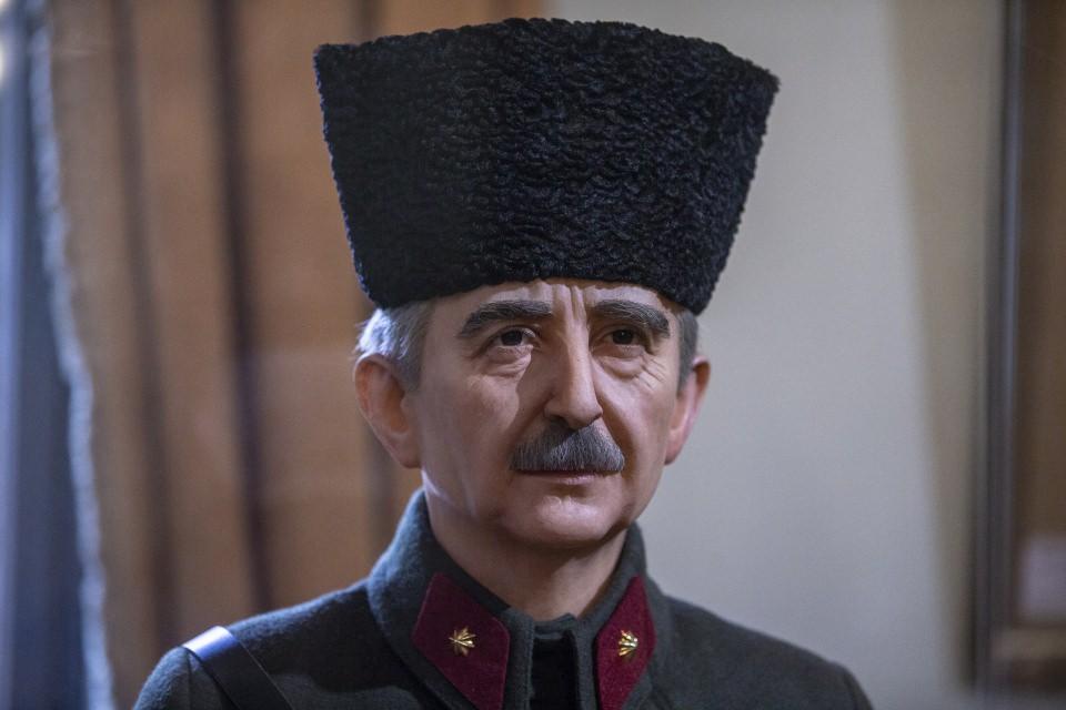 <p>Bağ evi olarak 1923'te İsmet Paşa'nın aldığı Pembe Köşk'e, Atatürk'ün talimatlarıyla balo salonu ilave edildiği bilgisini de paylaşan Toker, evin birinci katında balo salonu haricinde iki oda daha bulunduğunu kaydetti.</p>

<p> </p>
