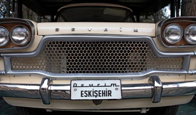 <p>Eskişehir'de dönemin Cumhurbaşkanı Cemal Gürsel'in talimatıyla 1961'de üretilen ve 29 Ekim Cumhuriyet Bayramı'nda tanıtılan ilk milli ve yerli otomobil Devrim, 57. yaşını kutluyor.</p>

<p> </p>
