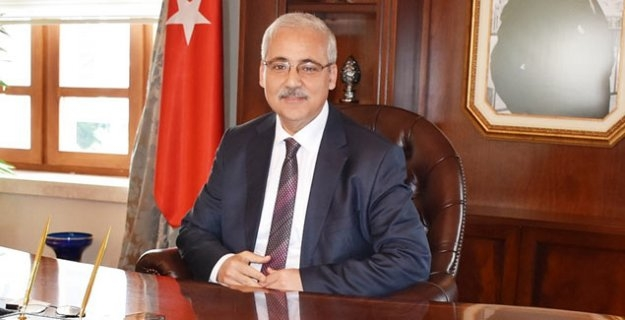 <p>Manisa Valisi Mustafa Hakan Güvençer, <span style="color:rgb(255, 215, 0)">mülkiye başmüfettişi olarak görevlendirildi.</span></p>