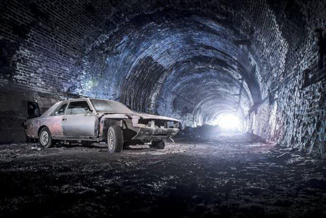 <p>İngiltere'nin Liverpool kentindeki bir tünelde onlarca otomobil çürümeye terkedilmiş halde bulundu.<br />
 </p>
