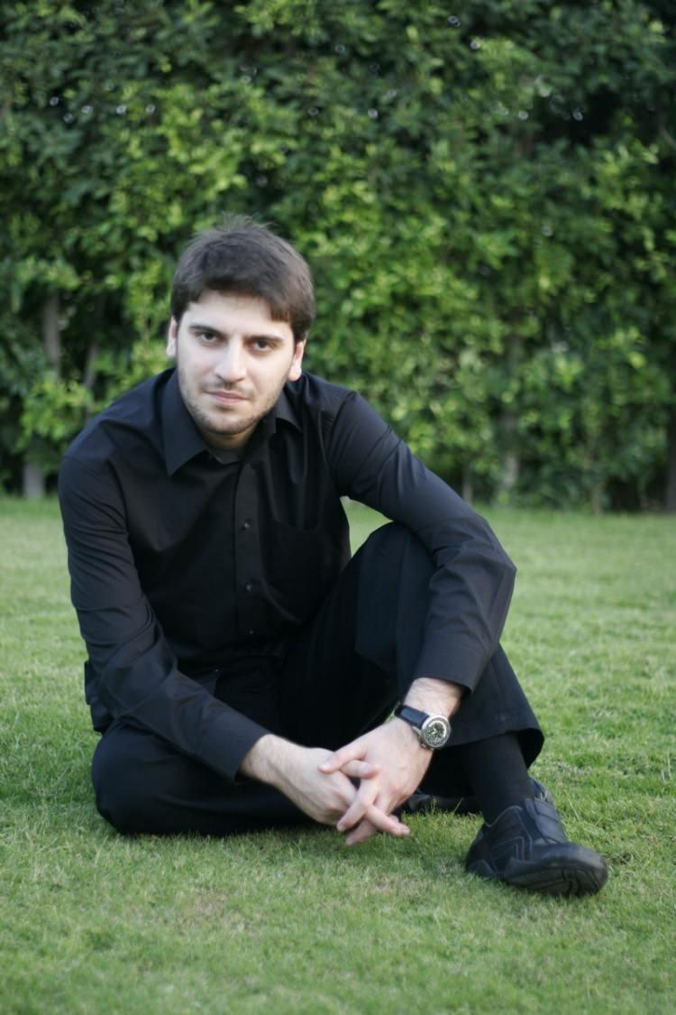 <p><strong>Birçok sosyal sorumluluk projelerine katılmış ve nerede mazlum yardıma muhtaç insan varsa elinden gelen tüm imkanları kullanmıştır. </strong></p>