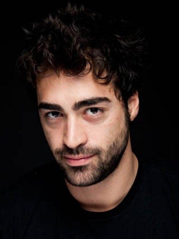 <p>Sarp Levendoğlu - 195 cm</p>

<p> </p>
