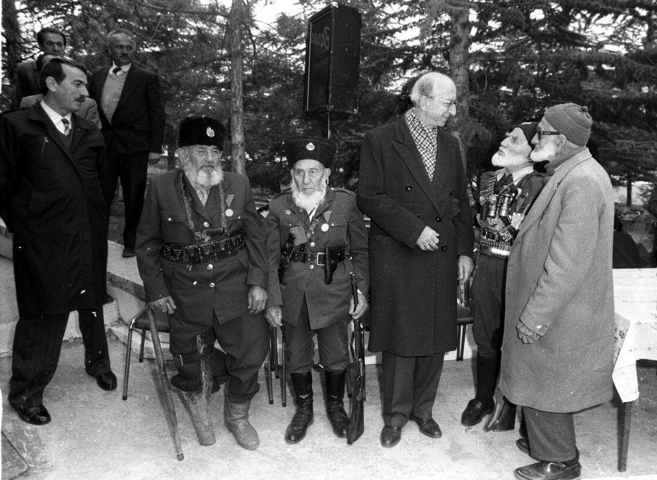 <p>Kurulmasına öncülük ettiği Sosyal Demokrasi Partisi'nin (SODEP) Genel Başkanı olan İnönü, partisi ile Halkçı Parti'nin birleşmesinde de önemli rol oynadı.</p>

<p> </p>
