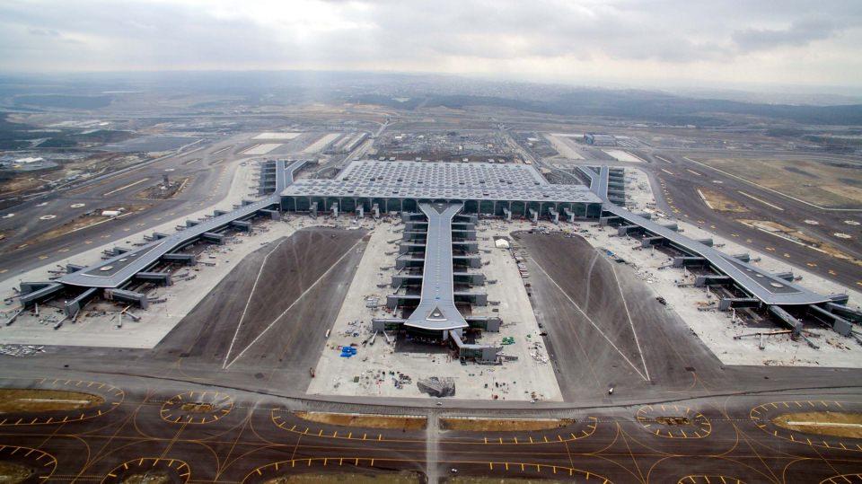 <p> İstanbul Yeni Havalimanı'na ilk iniş yapacak olan Ankara-İstanbul seferini yapan yolcu uçağının saat 14.15'de piste teker koyması planlanıyor.</p>