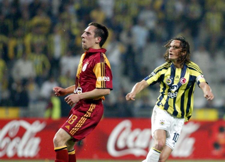 <p>Türkiye nefesini tuttu Cuma günü oynanacak olan Galatasaray - Fenerbahçe derbisine kilitlendi. İşte derbi arşivinden tarihi kareler...</p>
