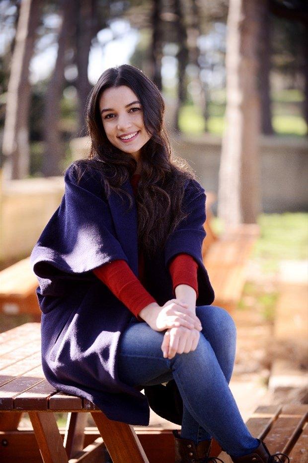 <p>Damla Colbay - 170 cm</p>

<p> </p>

