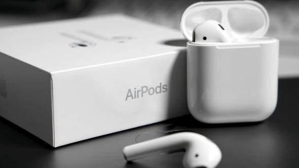 <p>Airpods </p>

<p>Eski fiyat: 1349 TL </p>
