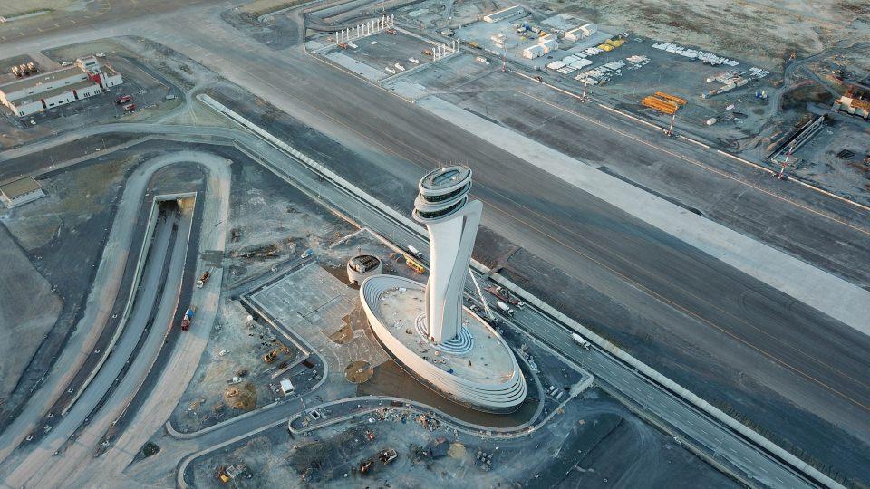 <p>Dünyanın sıfırdan inşa edilen en büyük havalimanı unvanına sahip İstanbul Yeni Havalimanı'nın açılışı bu akşam Cumhurbaşkanı Recep Tayyip Erdoğan tarafından gerçekleştirilecek.</p>
