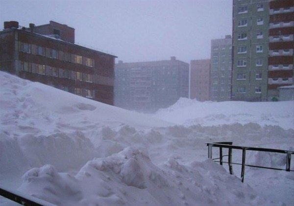 <p>Sibirya&rsquo;nın Norilsk kenti, Kuzey Kutup Dairesi&rsquo;ne 400 km mesafede ve yıllık ortalamanın eksi 10 derece civarında olduğu yer.&nbsp;</p>

<p>&nbsp;</p>
