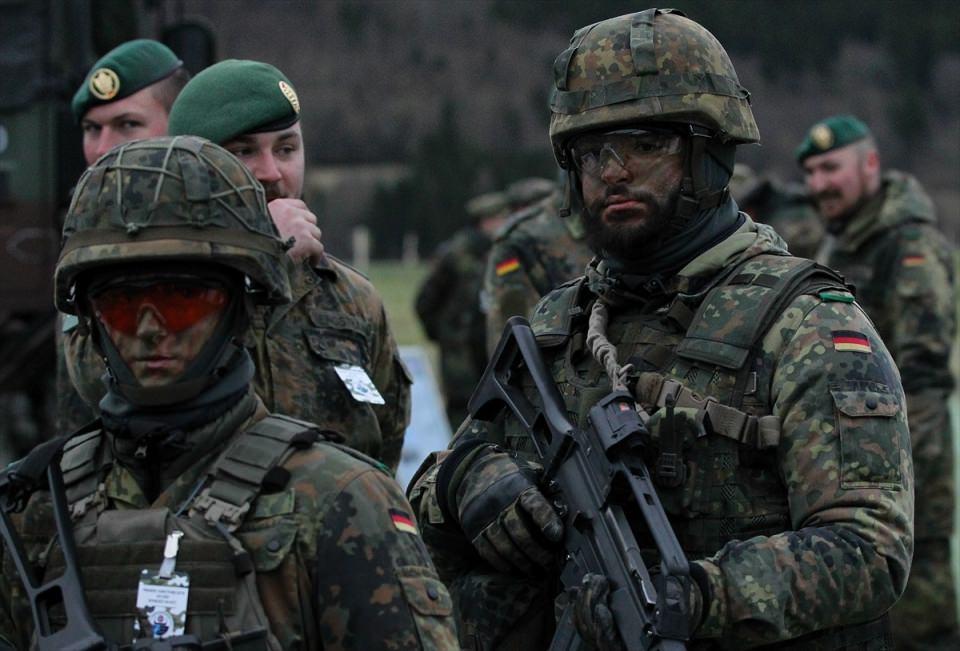 <p>Soğuk Savaş d&ouml;neminden itibaren NATO&rsquo;nun en b&uuml;y&uuml;k askeri tatbikatı olan Trident Juncture 2018'e 31 &uuml;ye devletten, yaklaşık 50 bin personel, 10 bin taşıt, 65 gemi ve 250 hava aracı katılıyor.</p>

<p>&nbsp;</p>
