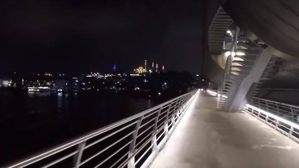 <p>İstanbul Metrosu'ndan övgü dolu sözlerle bahseden Harald, yaşadığı ülkede paranın nelere harcandığının sorgulanması gerektiğinden bahsediyor.</p>
<p> </p>