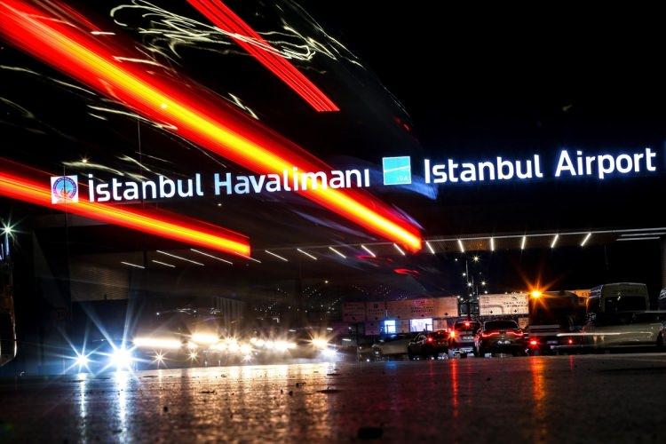 <p>İstanbul’un yeni havalimanının açılış törenine sanat, siyaset, spor ve iş dünyasından çok sayıda tanınmış isim katıldı.</p>

