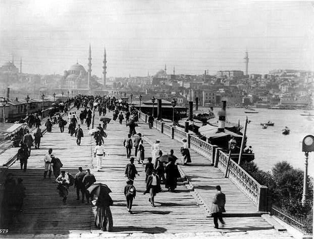 <p>1892 - Galata Köprüsü </p>

<p> </p>
