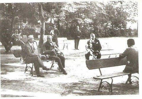 <p>1930'lar Atatürk ve İnönü Gülhane Parkı'nda</p>

<p> </p>
