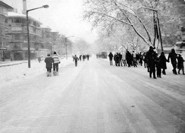 <p>İstanbul kışı yaşıyor (1987, Bağdat Caddesi)</p>

<p> </p>
