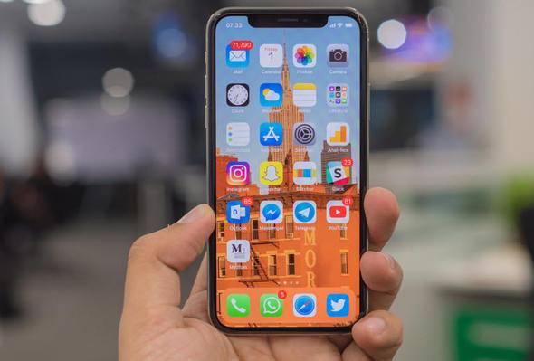 <p>Pasaporta 2 yılda bir kez yeni telefon kaydı yaptırılabiliyor. Eğer üzerine telefon kaydı yapacağınız pasaportun süresi 120 günü geçmişse ya yeniden yurtdışında gidiş dönüş yapmanız ya da yurtdışından dönüşü 120 günü geçmemiş ve üzerine son 2 yıldır telefon kaydedilmemiş birini bulmanız gerekiyor.</p>
<p> </p>