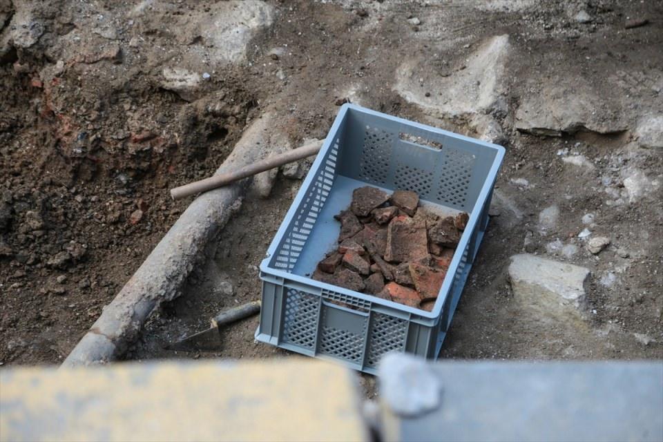 <p>Bu arada, tarihi kalıntıların ortaya çıkarılması çalışmaları sürüyor.</p>
<p> </p>