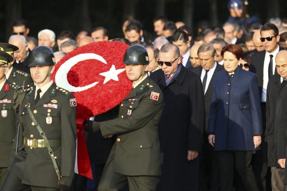 <p>Saygı duruşunun ardından İstiklal Marşı okundu. </p>
