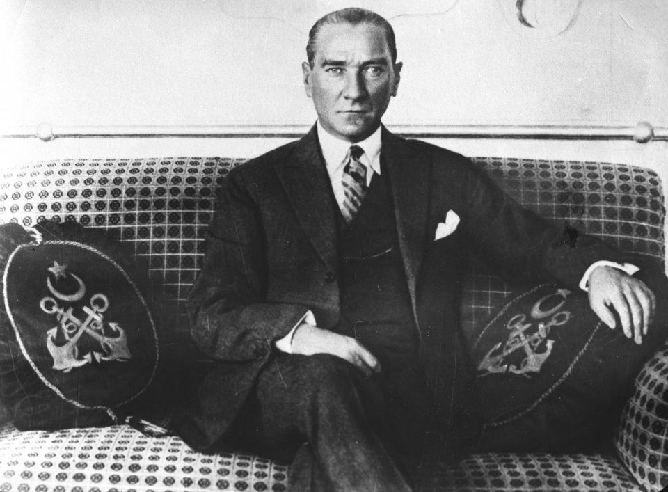 <p>Mustafa Kemal Atatürk, 5 Haziran 1926'da Gülcemal Vapuru'nda görülüyor. </p>
