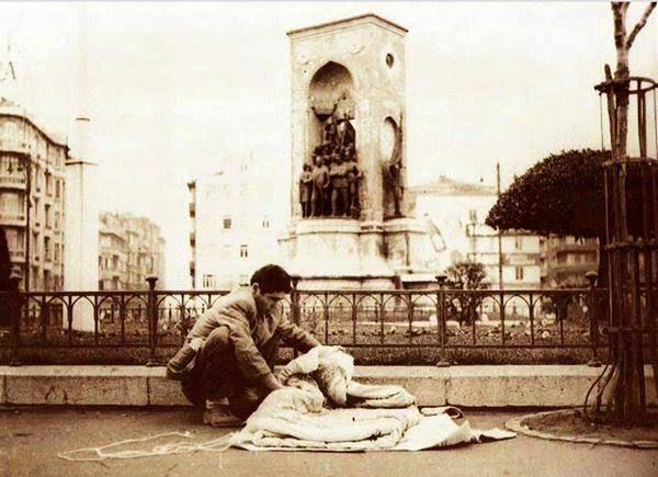 <p>Taksim, 1950'li yıllar</p>

<p> </p>
