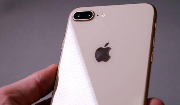 <p>iPhone 8 Plus’ın 64 GB kapasiteli versiyonu, 700 dolar fiyata sahip. Güncellenen rakamlar sonrasında, 3.800 TL + 500 TL olacak şekilde değişti. Toplam bedelin ise 4300 TL olduğunu belirtelim.</p>
<p> </p>