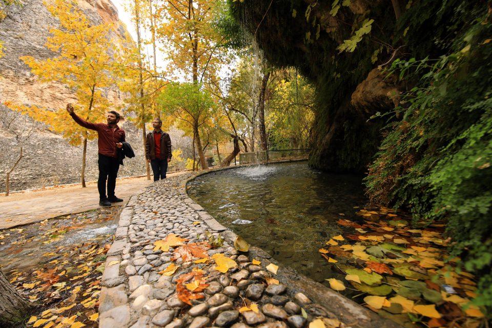 <p>Sonbaharda, ziyaretçiler için eşsiz bir manzarada dinlenme imkanı bulurken, fotoğraf meraklıları için de vazgeçilmez yerlerden biri oluyor.</p>
<p> </p>