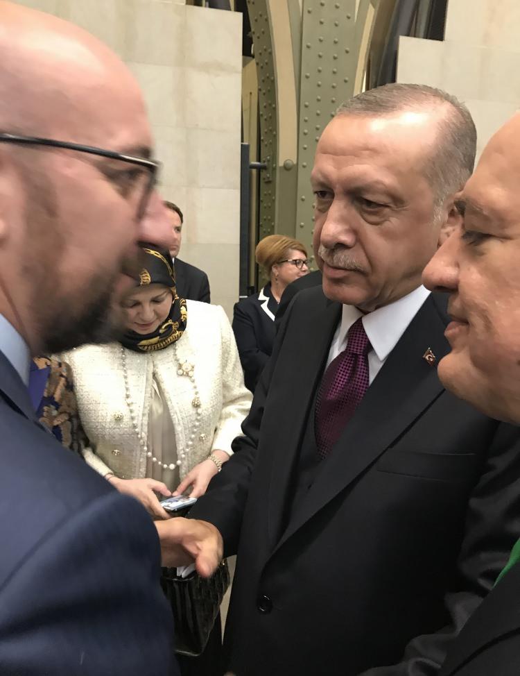 <p>Erdoğan, Sırbistan Cumhurbaşkanı Aleksandar Vucic, Bosna Hersek Devlet Başkanlığı Konseyi Başkanı Bakir İzzetbegovic, Libya Devlet Başkanlığı Konseyi Başkanı ve Başbakanı Fayez al-Sarraj, Katar Emiri Şeyh Temim bin Hamed Al Sani ve Lübnan Başbakanı Saad el-Hariri ile de bir süre sohbet etti.</p>
