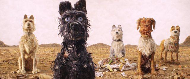 <p>Isle of Dogs</p>

<p>Köpek adasına gönderilen köpeğin bulmak için mücadele eden bir çocuğun öyküsünü anlatan Isle of Dogs'un yönetmen koltuğundan üstad Wes Anderson var! Filmin seslendirme kadrosu ise Edward Norton'dan Scarlett Johansson'a tam bir yıldızlar karması...</p>
