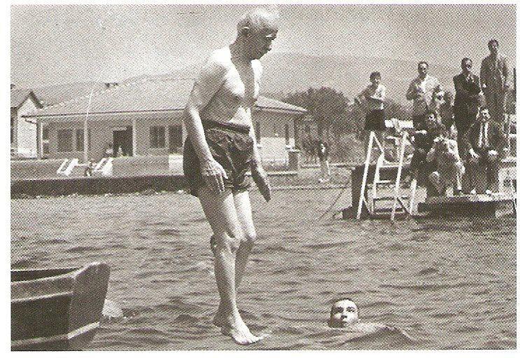 <p>1967 - İsmet İnönü Maltepe Sahili'nde 2. Cumhurbaşkanı ve dönemin CHP Genel Başkanı İsmet İnönü, İstanbul Maltepe'de denize çivileme atlarken.</p>

<p> </p>
