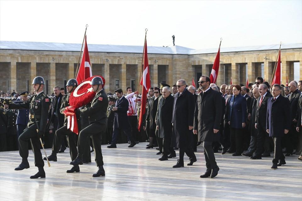 <p>Anıtkabir'deki Türk Bayrağı da yarıya indirildi. </p>
