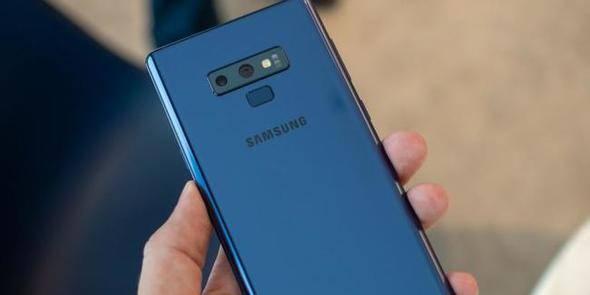 <p>Galaxy Note 9, Samsung’un en pahalı telefonlarından biri. 128 GB kapasiteli modelin 1000 dolar civarında olan ABD satış fiyatının, TL karşılığı ise 5.500 TL gibi bir rakama denk geliyor.</p>

<p> </p>
