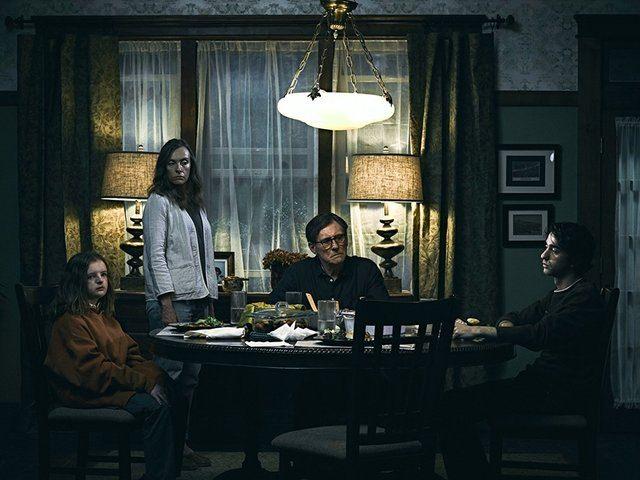 <p>Hereditary</p>

<p>Ari Aster’in yönetmen koltuğunda oturduğu Hereditary'nin oyuncu kadrosunda ise Toni Collette, Gabriel Byrne, Alex Wolff, Milly Shapiro gibi isimler yer alıyor. Filmi izleyip de tüyleri diken diken olmayan neredeyse yok gibi. Türünün en iyilerinden...</p>
