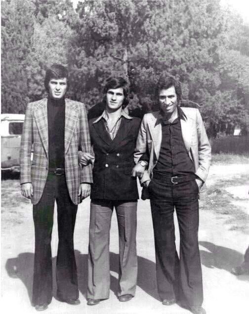 <p>1970'ler - Tarık Akan, Teoman Ayık ve Kemal Sunal Hababam Sınıfı ekibi.</p>

<p> </p>
