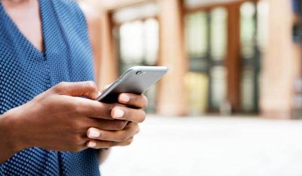 <p>Kayıt yapılmak istenen cihaza ait IMEI numarası ve pasaport sahibinin TC Kimlik Numarasını, adını ve soyadını vergi dairesine veya bankaya verin. Pasaporta telefon işletmenin ilk adımı böylece yapılmış oluyor.</p>

<p> </p>
