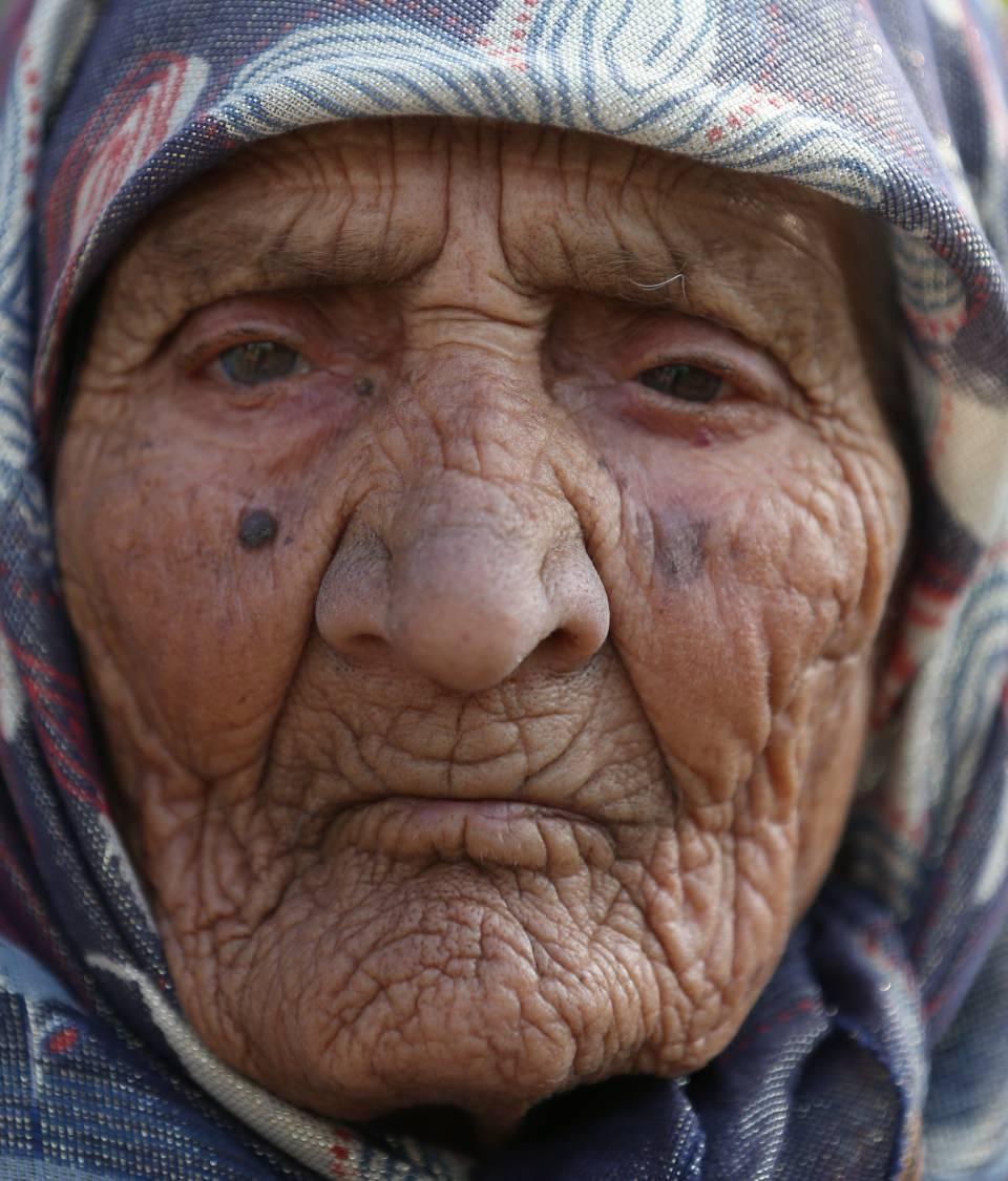 <p> Şu an marketten ekmeğini bile kendisi alır. Sadece kulakları ağır işitiyor. Bir de geçmişi tam hatırlayamıyor." ifadesini kullandı.</p>
