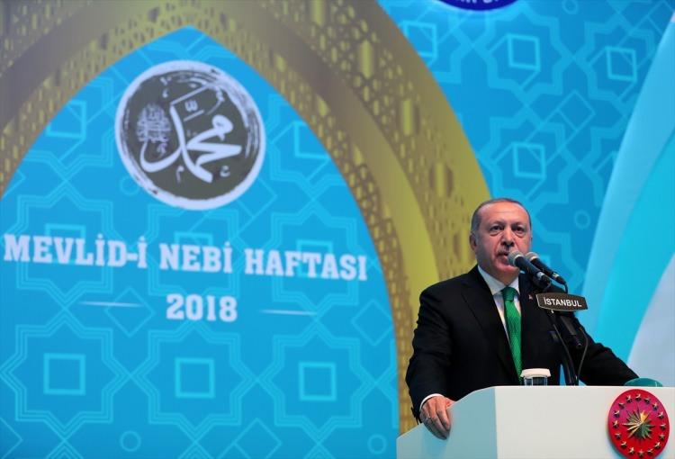 <p>Başkan Recep Tayyip Erdoğan, İstanbul'da Mevlid-i Nebi Haftası açılışında konuşma yaptı</p>
