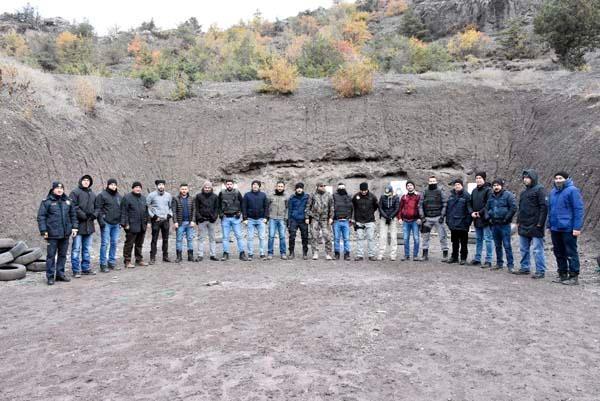 <p><strong>"Hedefimiz nitelik ve kabiliyetin üst seviyeye çıkarılması"</strong></p>
<p>Gümüşhane Emniyet Müdürü Ömer Faruk Karataş, eğitimle ilgili AA muhabirine yaptığı açıklamada, polis teşkilatının gece gündüz demeden 24 saat vatandaşın huzur ve güvenliği için çaba harcadığını söyledi.</p>