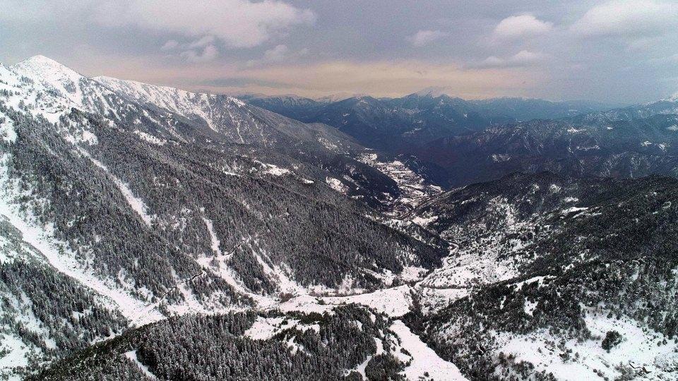 <p>Limni Gölü, yerli turistlerin yanı sıra doğa turizmi için Doğu Karadeniz Bölgesi'ni tercih eden Arap turistlerin önemli uğrak noktalarından birisini oluşturuyor.</p>

<p> </p>
